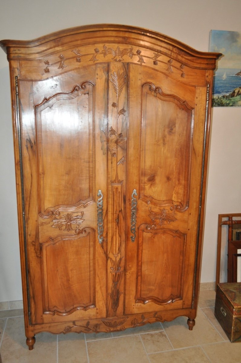 Small Antique Louis XV Cabinet From The Loire Valley With Gendarme's Hat In Pear Wood, 18th Century -photo-1