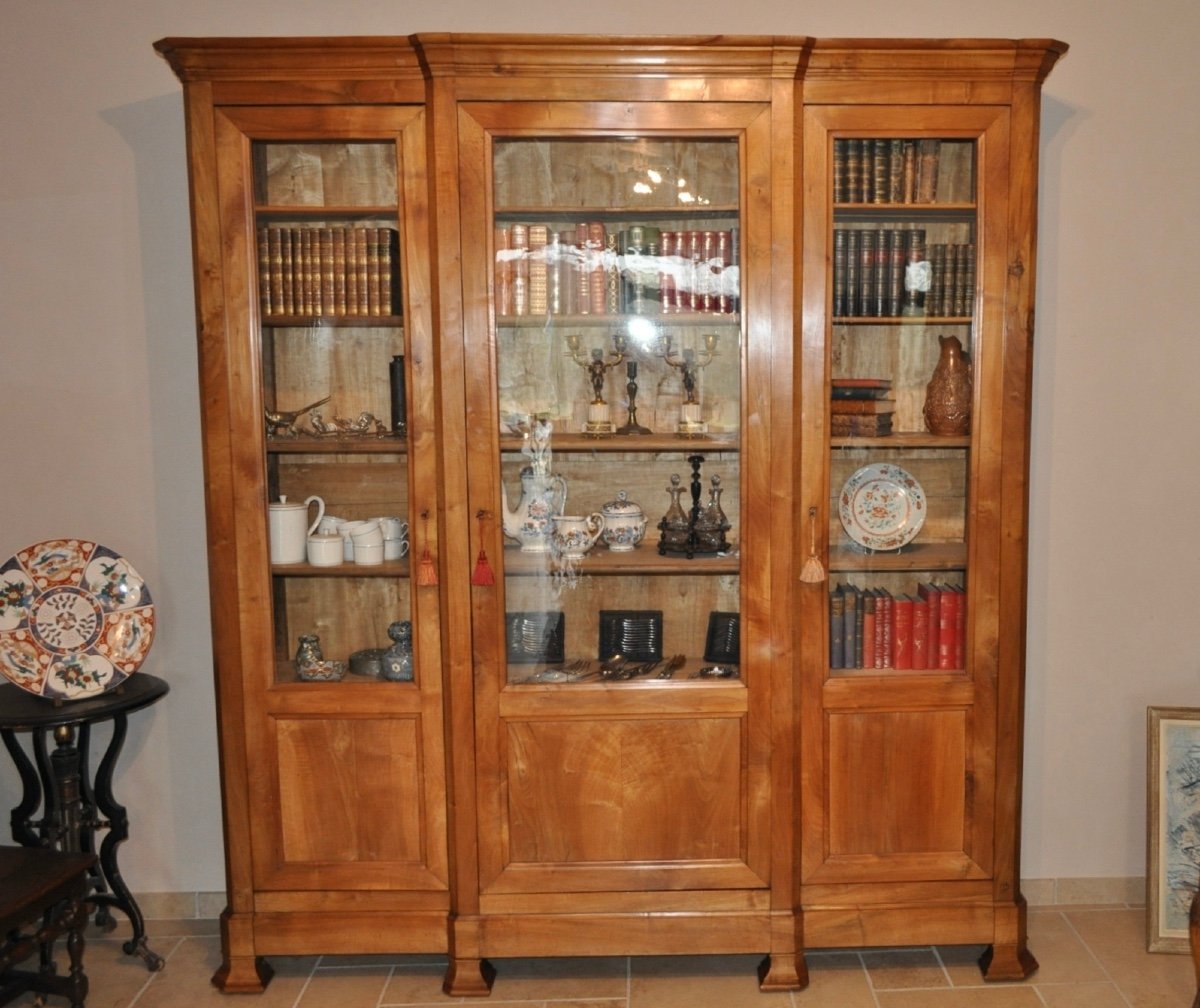 Large Antique Display Cabinet Or Bookcase With 3 Doors In Blond Walnut From The Louis Philippe Period, 19th Century