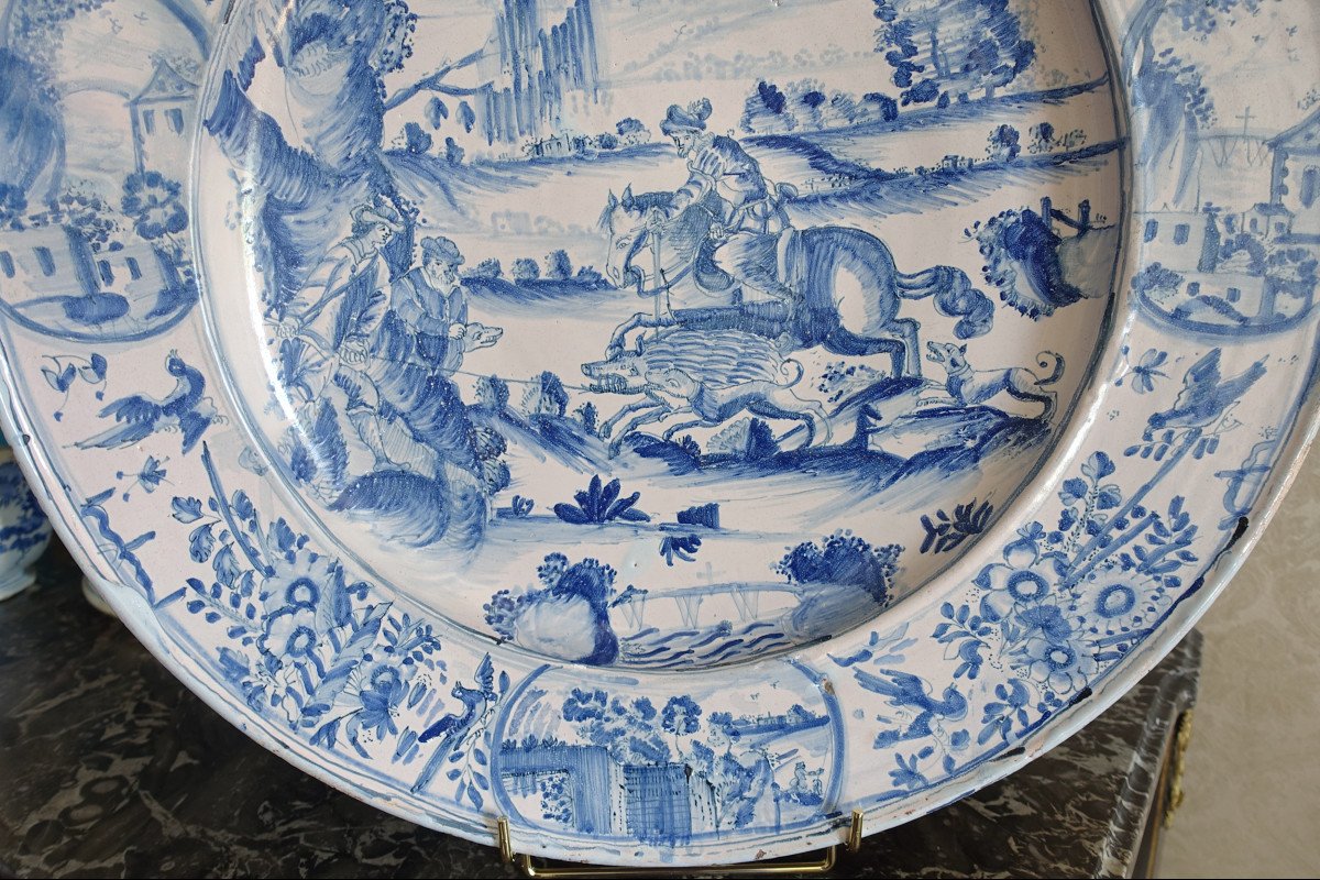 Large 17th Century Nevers Earthenware Hunting Dish, Circa 1660-photo-2