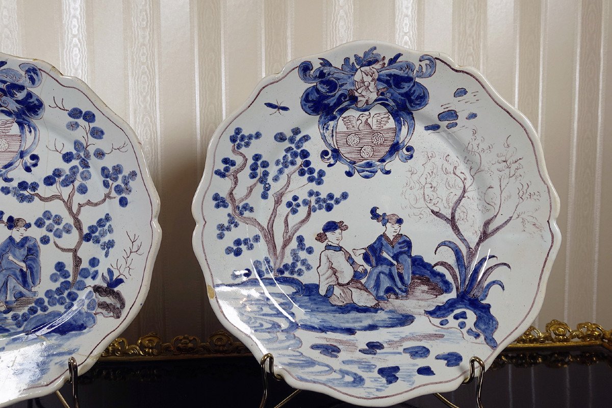 Pair Of Earthenware Plates With Chinese Decor And Coat Of Arms - Nevers - 18th Century - 18th Century-photo-2