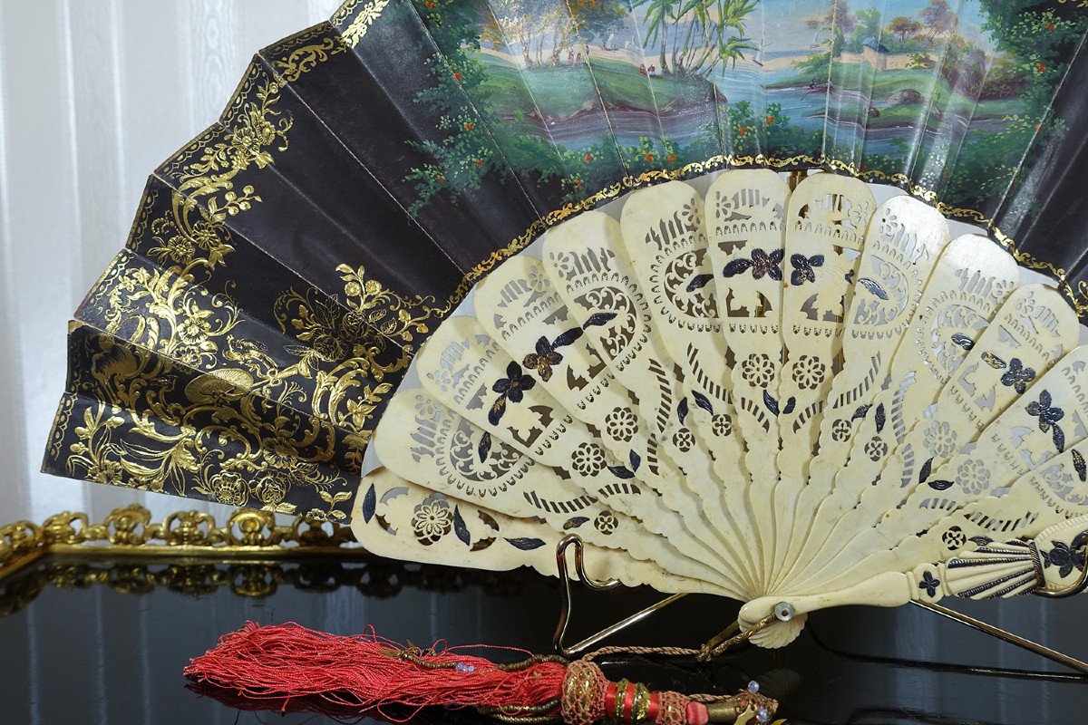 Old 18th Century Fan. Two-tone Gold Frame Pierced, Carved With Rich Floral Decoration-photo-5