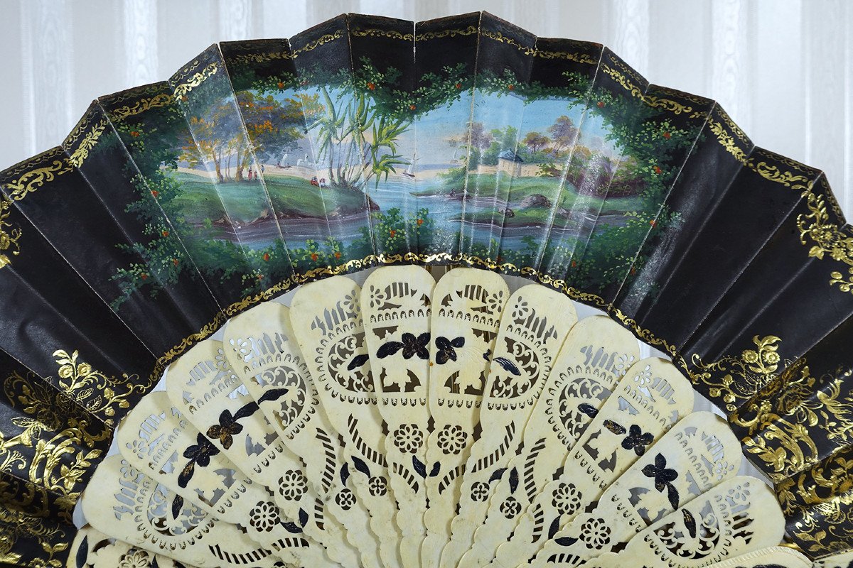 Old 18th Century Fan. Two-tone Gold Frame Pierced, Carved With Rich Floral Decoration-photo-6