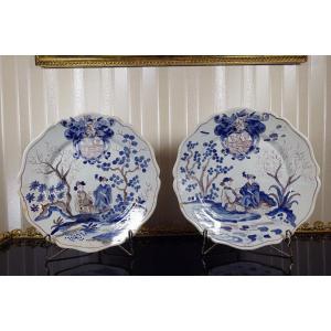 Pair Of Earthenware Plates With Chinese Decor And Coat Of Arms - Nevers - 18th Century - 18th Century