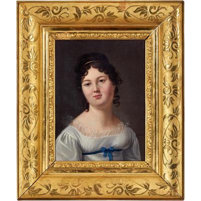 Portrait De Femme à La Robe Blanche Dans Un Cadre Gravé Et Doré. Signé Valette Pxit. Epoque XIX