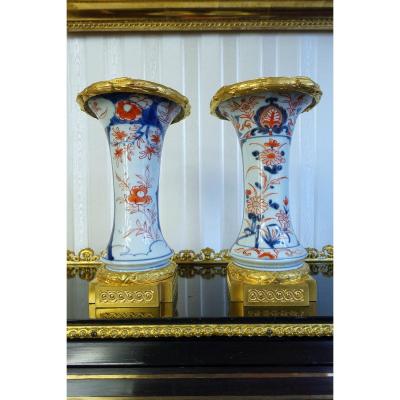Paire De Vases En Porcelaine à Décor Imari Et Monture En Bronze Doré, Fin XVIIIème