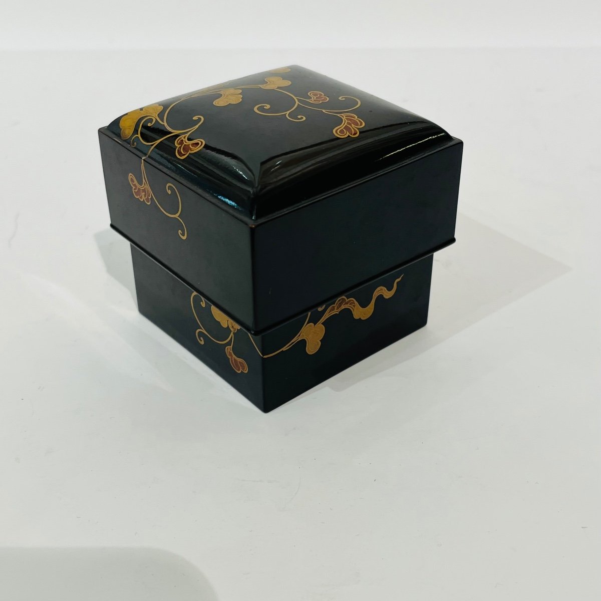 Japanese Square Box Lacquered Black And Gold - Japan-photo-2