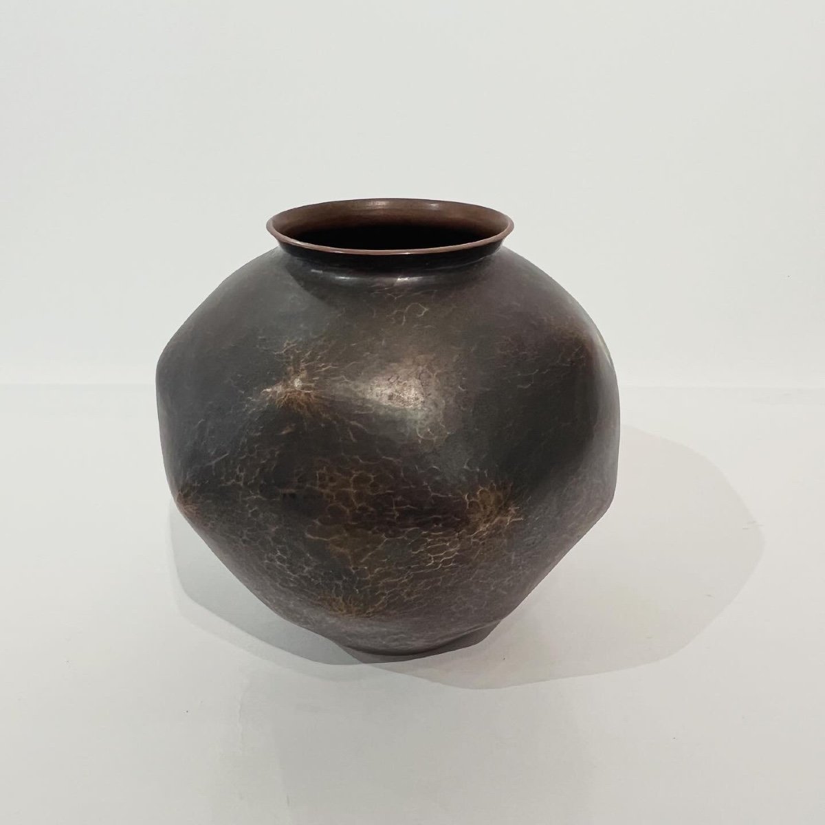 Vase Japonais Gyuokusendo En Cuivre Martelé - Japon