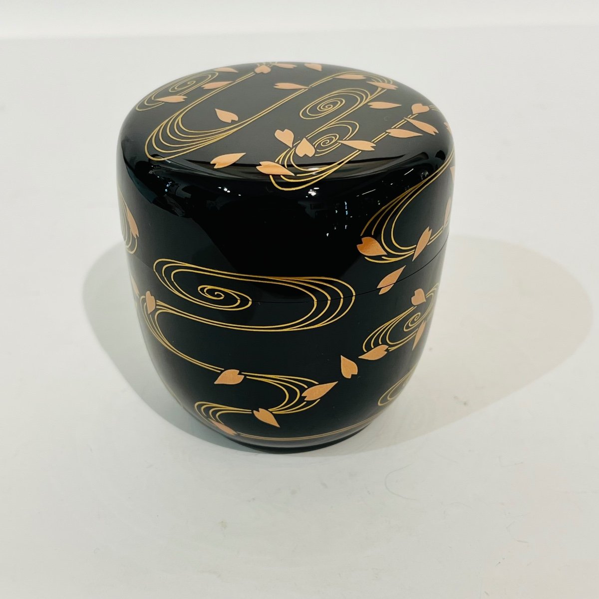 Natsume Lacquered, Japanese Tea Box, Sakura Flows And Petals - Japan-photo-2