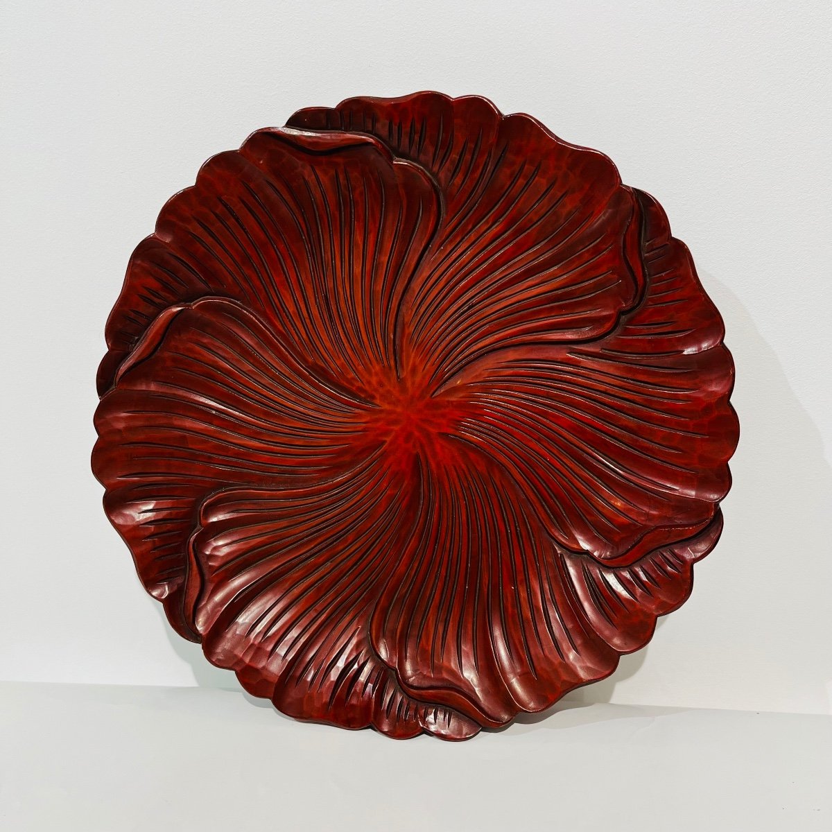 Japanese Lacquered Plate Flower In Kamakura Lacquer - Japan