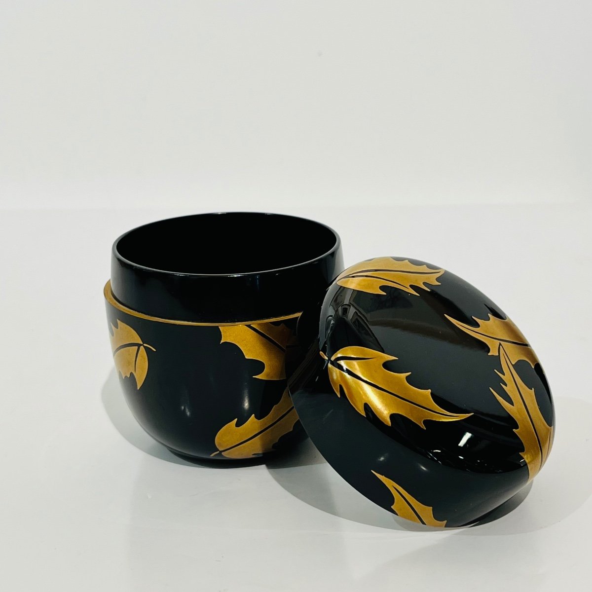 Natsume Japanese Lacquered Tea Box Holly Leaves - Japan-photo-2