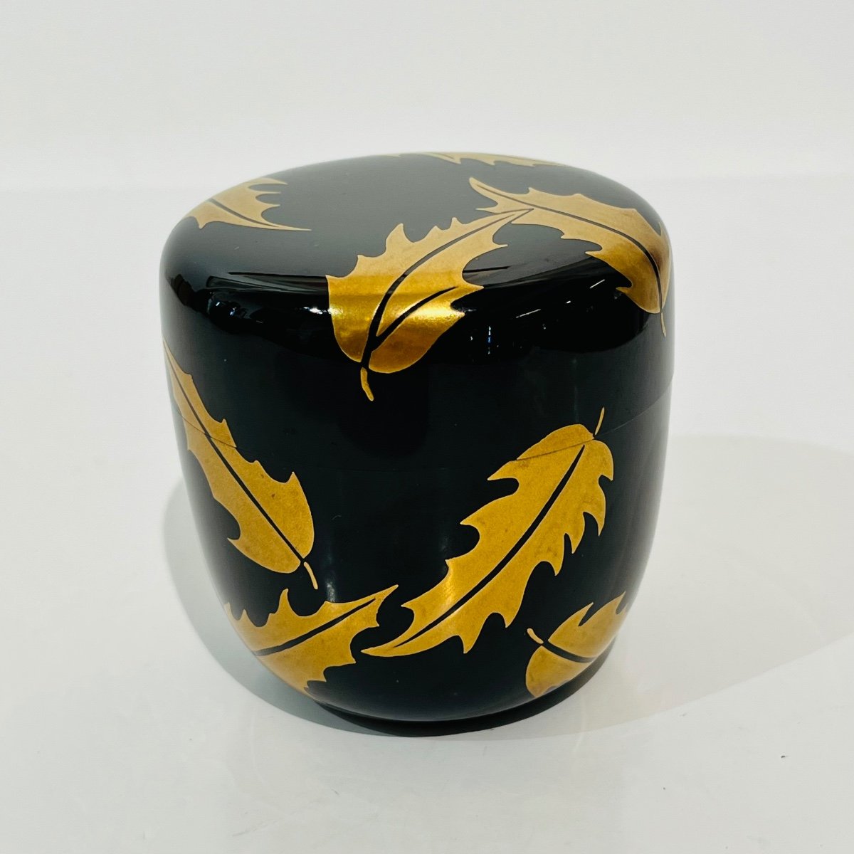 Natsume Japanese Lacquered Tea Box Holly Leaves - Japan