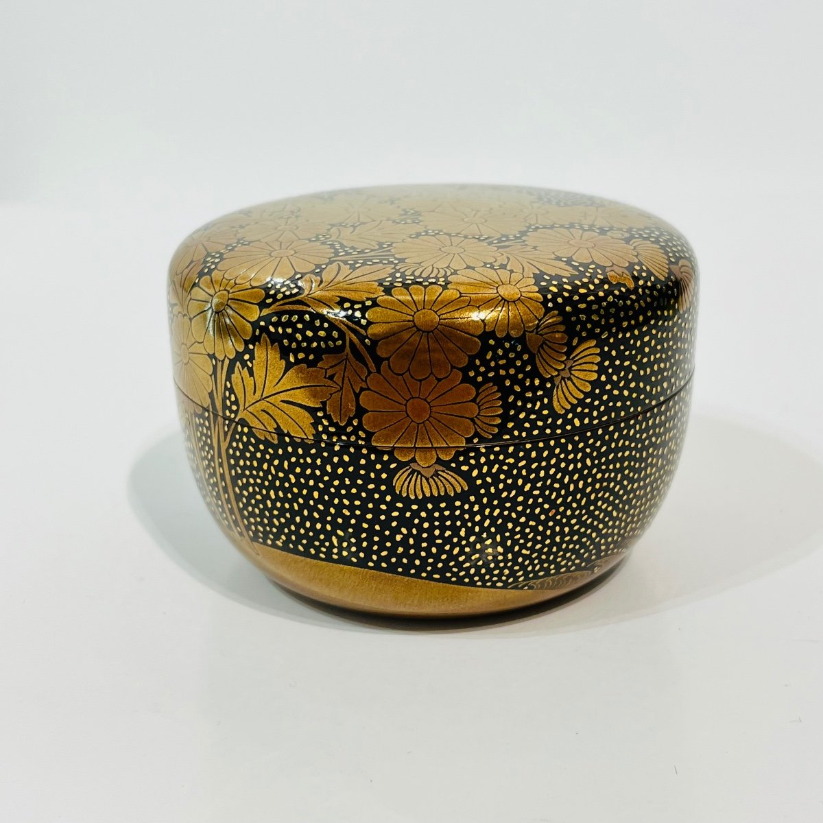 Natsume Japanese Lacquered Tea Box Chrysanthemum And Kirigane - Japan-photo-1