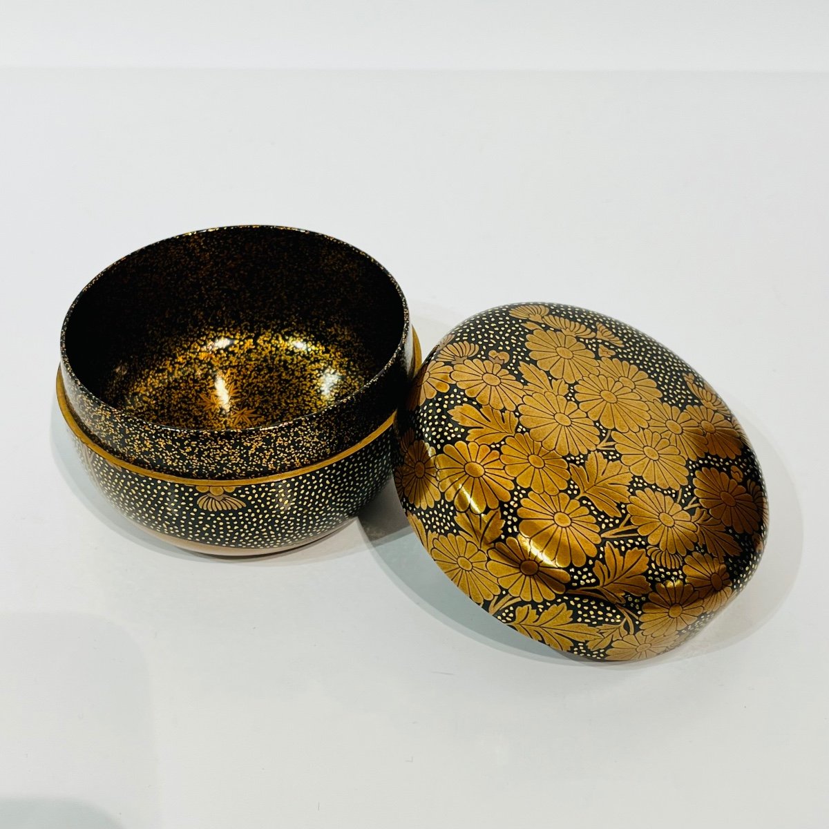 Natsume Japanese Lacquered Tea Box Chrysanthemum And Kirigane - Japan-photo-8