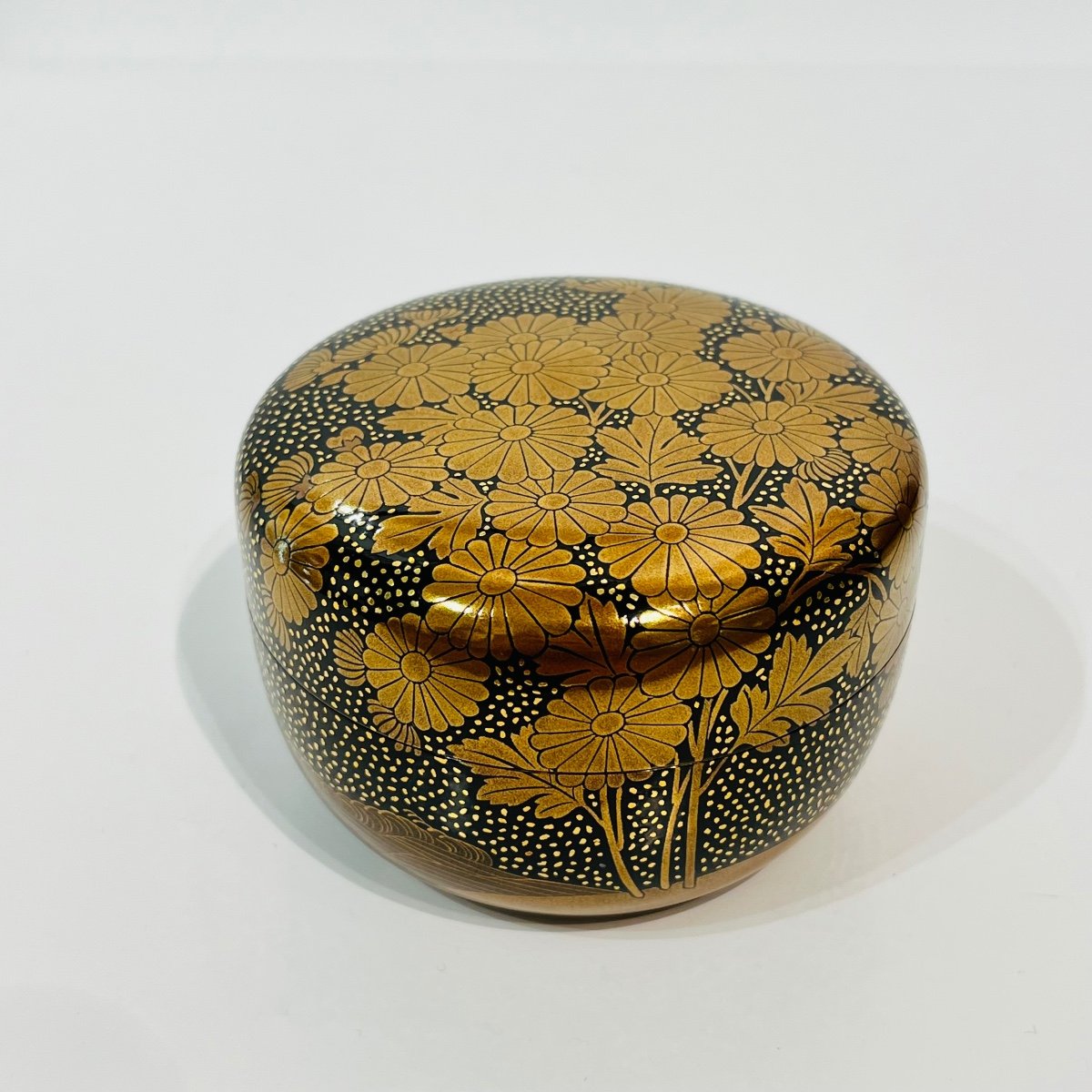 Natsume Japanese Lacquered Tea Box Chrysanthemum And Kirigane - Japan