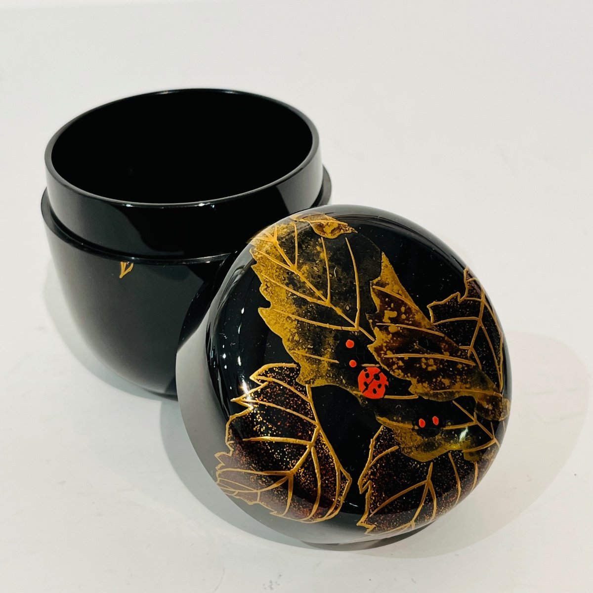 Natsume Japanese Lacquer Tea Caddy Ladybugs And Leaves - Japan-photo-3