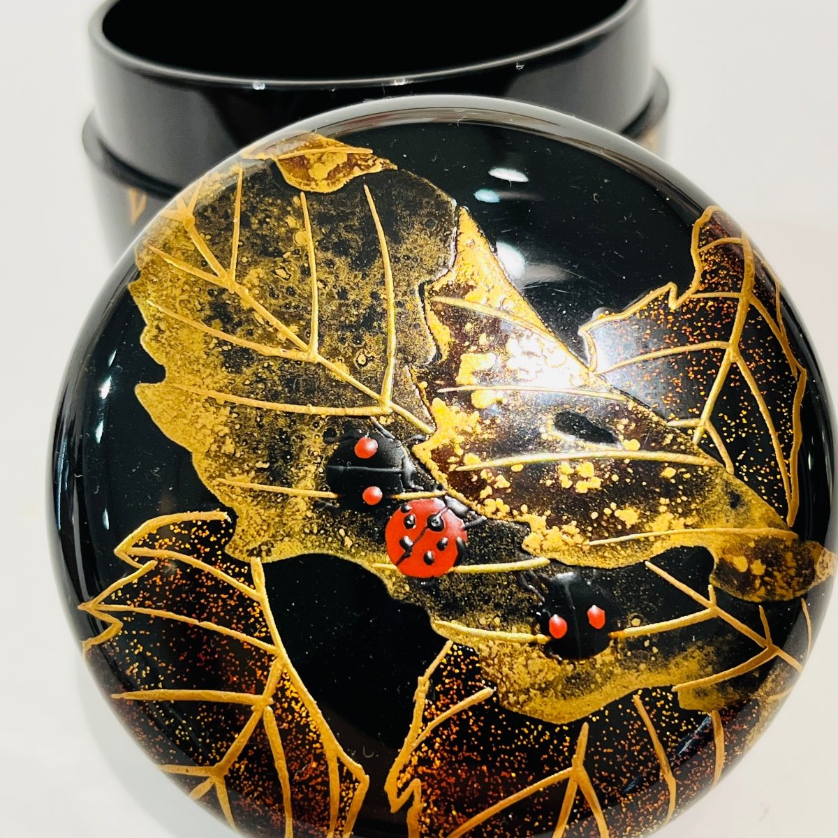 Natsume Japanese Lacquer Tea Caddy Ladybugs And Leaves - Japan-photo-4