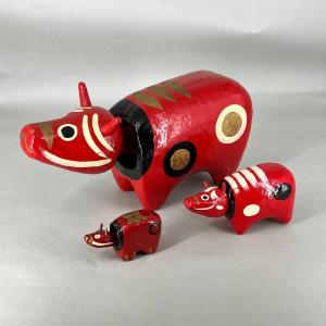 Akabeko, Jouets Traditionnels Japonais En Papier Mâché - Japon