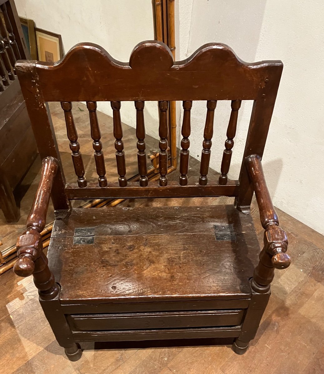 Small Auvergne 18th Century Chest Bench Patina With Auvergne Ox Blood -photo-1