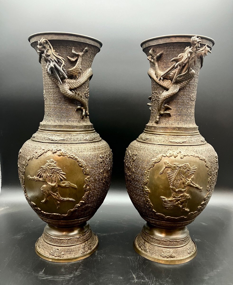 Paire De Grands Vases Indochinois En Bronze Dragons Animaux Fantastiques 