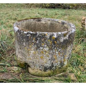 Ponne Lorraine 18th Century Limestone Barrois Lorrain Stone Tank Auge 