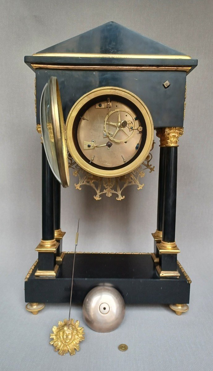 Pendule antiquisante - richement ornée - fin de l’époque Empire - révisée-photo-4