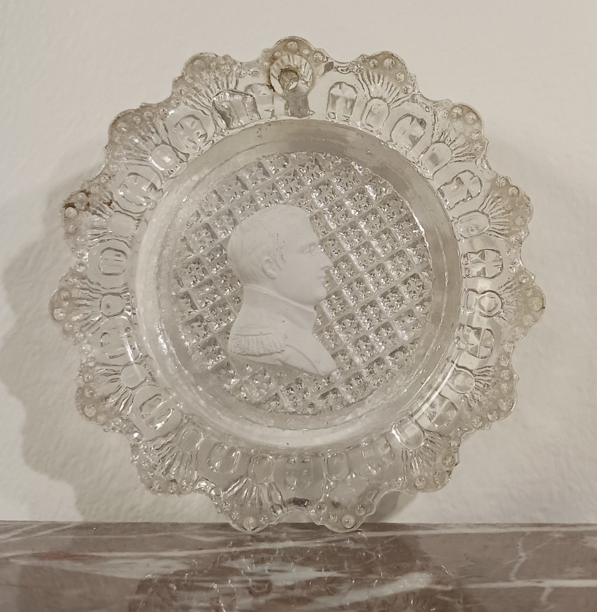 Baccarat - cristallo-cérame au profil de Napoléon en général - collection Brouwet - Empire, vers 1810