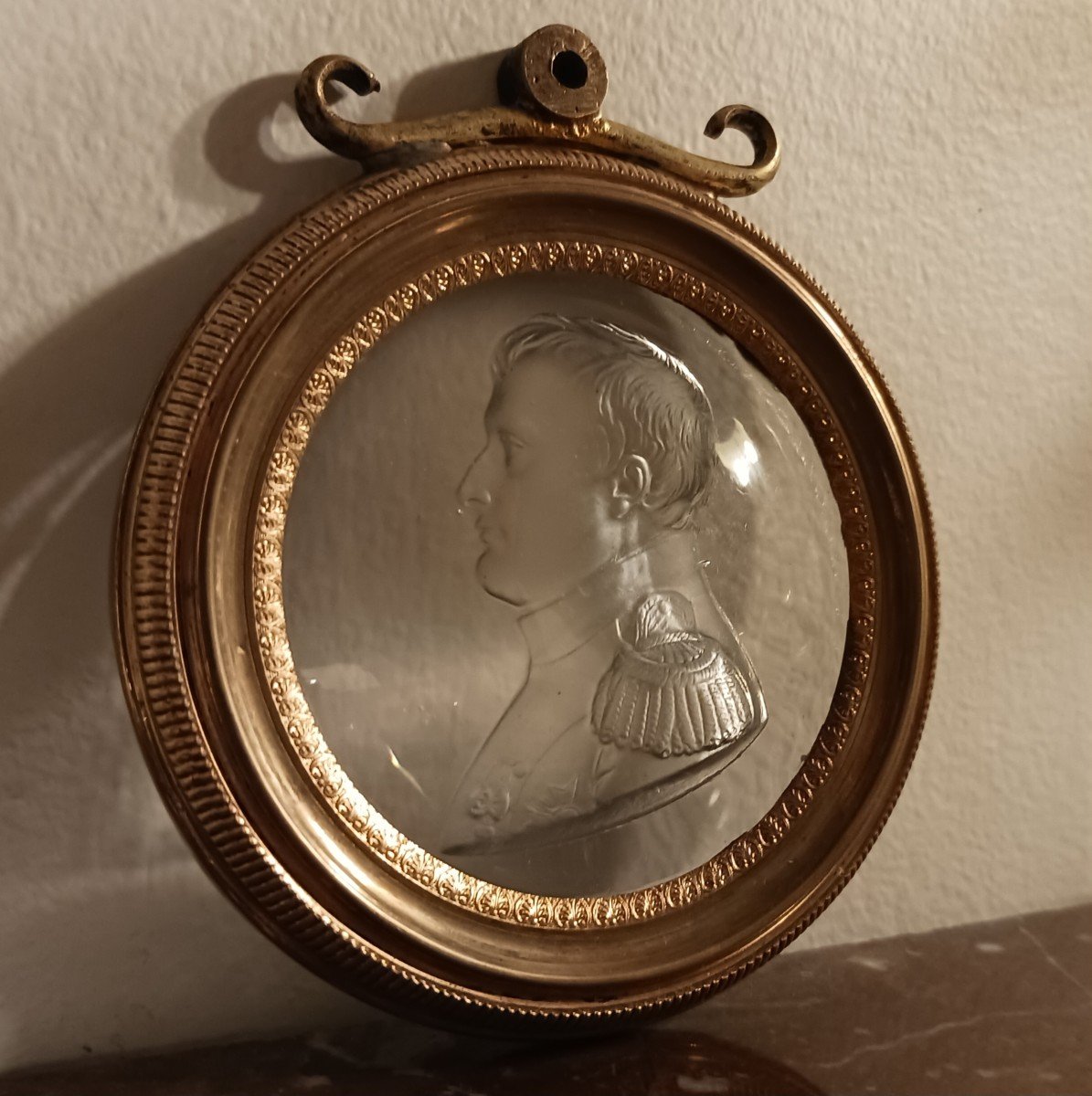 France, Circa 1830 - Very Rare Moulded Glass Medallion Of Napoleon As A Colonel General After Andrieu-photo-3