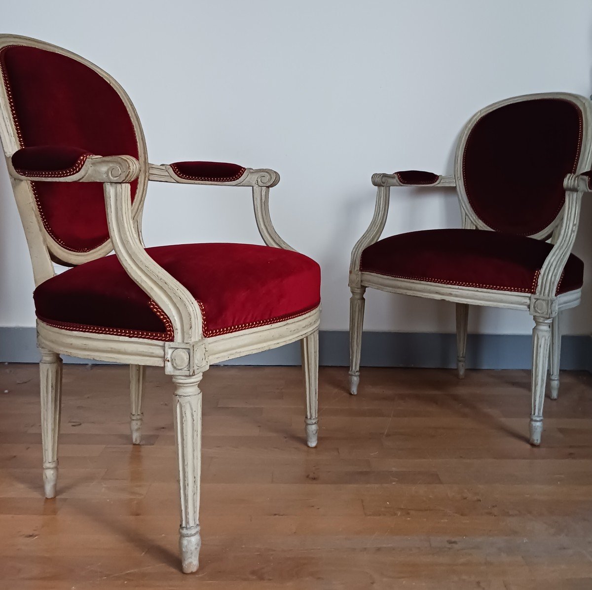 Claude Gorgu, Master In 1770 - Pair Of Cabriolet Armchairs - Restored - Mottled Velvet - Inventory Number-photo-2