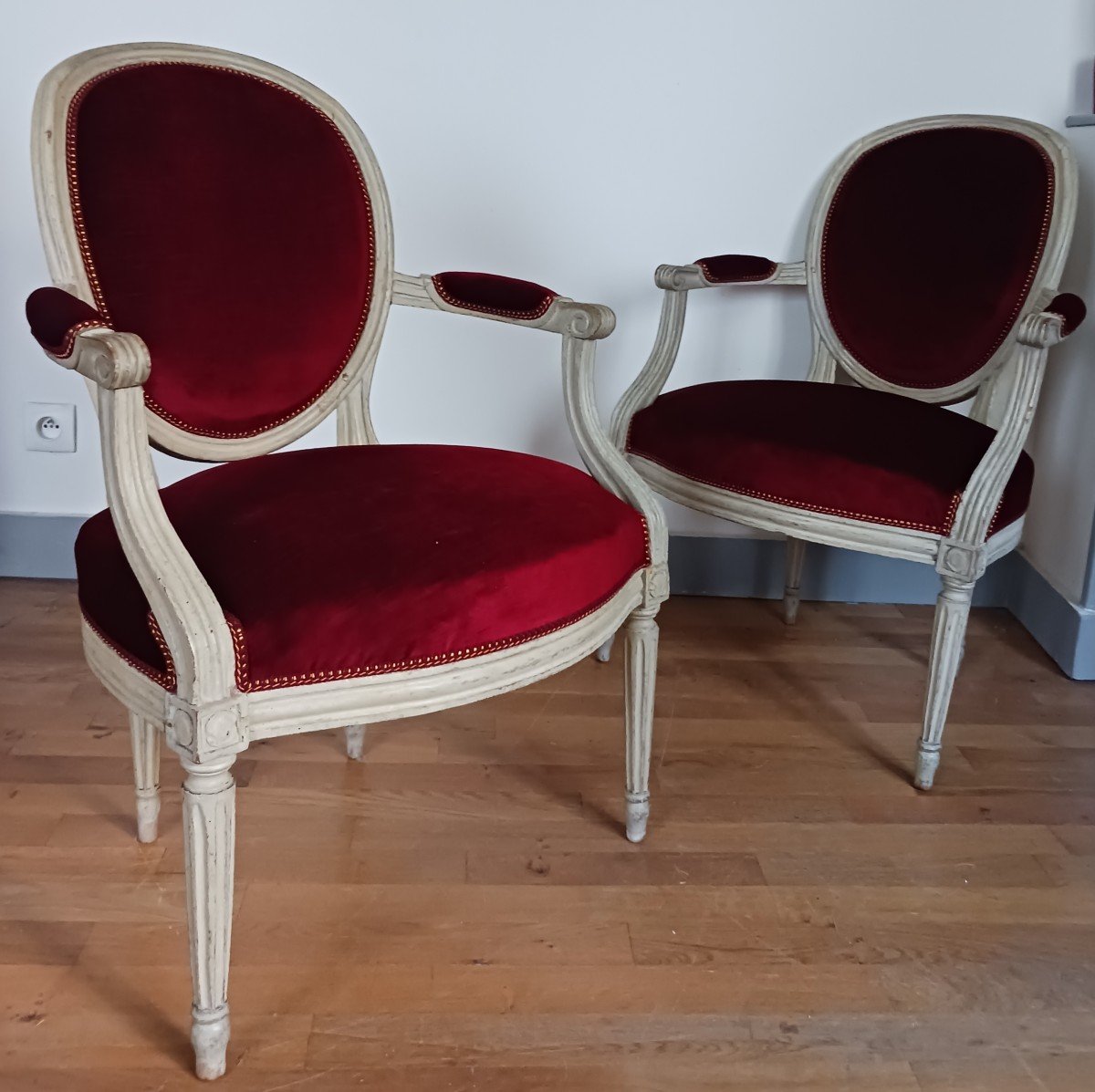 Claude Gorgu, Master In 1770 - Pair Of Cabriolet Armchairs - Restored - Mottled Velvet - Inventory Number-photo-1