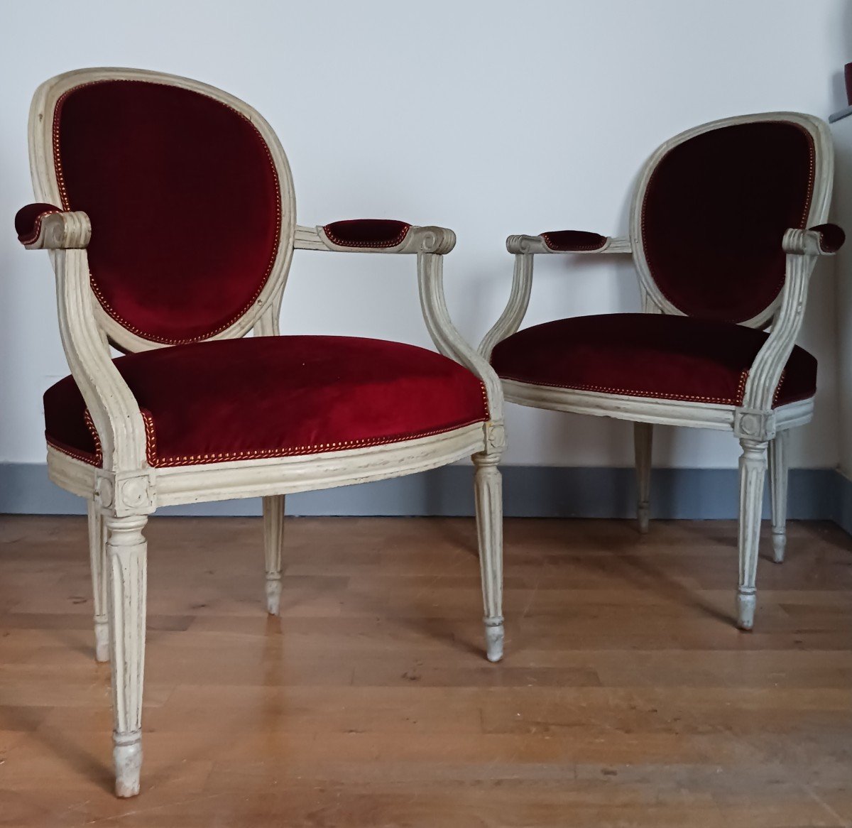 Claude Gorgu, maître en 1770 - paire de fauteuils en cabriolet - restaurés - velours jaspé - numéro d'inventaire