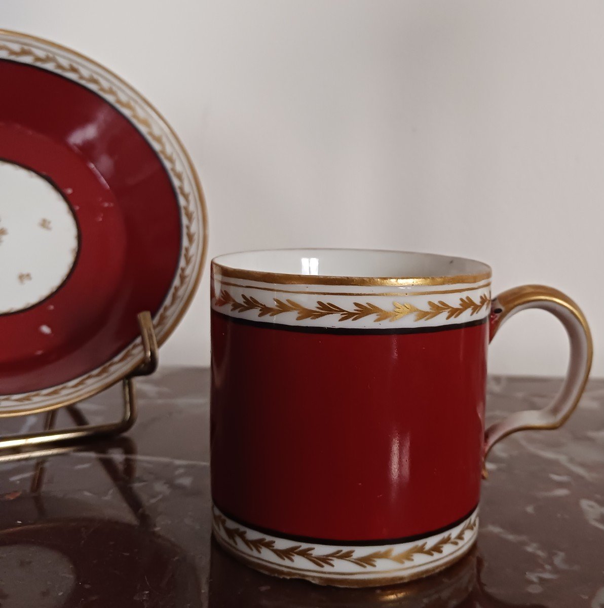 Manufacture Du Duc d'Orléans, Pont Aux Choux, Circa 1793 - Litron Cup And Saucer - Carmine Base And Royalist Mourning Ribbon-photo-3