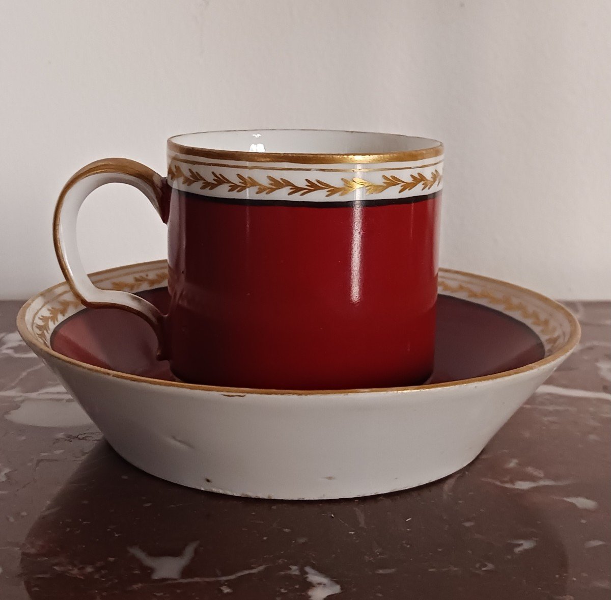 Manufacture Du Duc d'Orléans, Pont Aux Choux, Circa 1793 - Litron Cup And Saucer - Carmine Base And Royalist Mourning Ribbon-photo-2