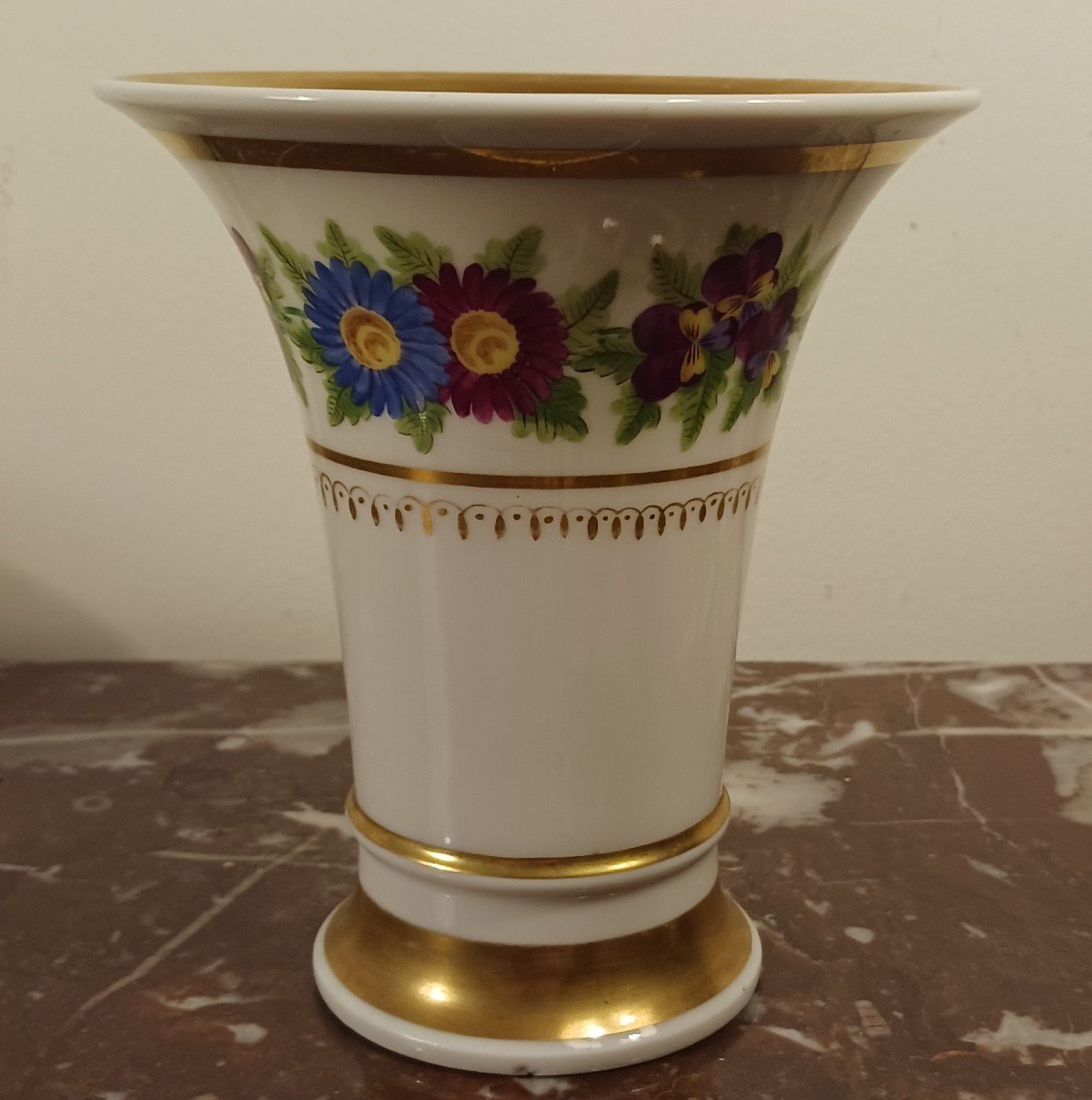 Paris, Early 19th Century - Hard Porcelain Cornet Vase - Gilded Decoration And Garland Of Flowers - Empire, Restauration-photo-3
