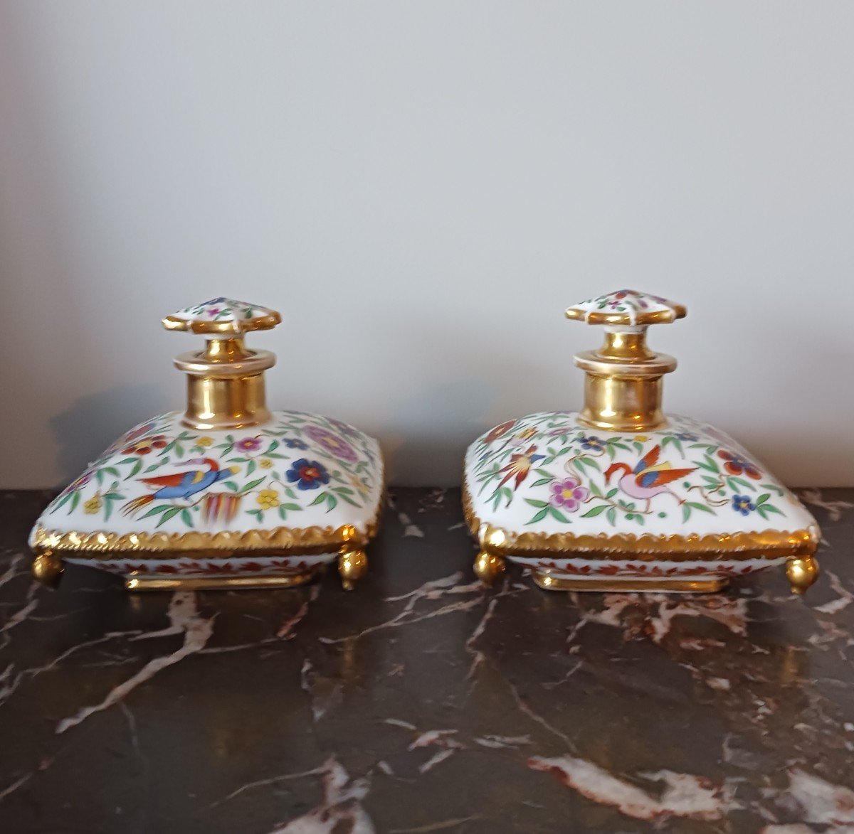 Darte Frères - Restauration, Louis Philippe Period - Pair Of "en Coussin" Bottles - Painted And Gilded Porcelain -photo-2