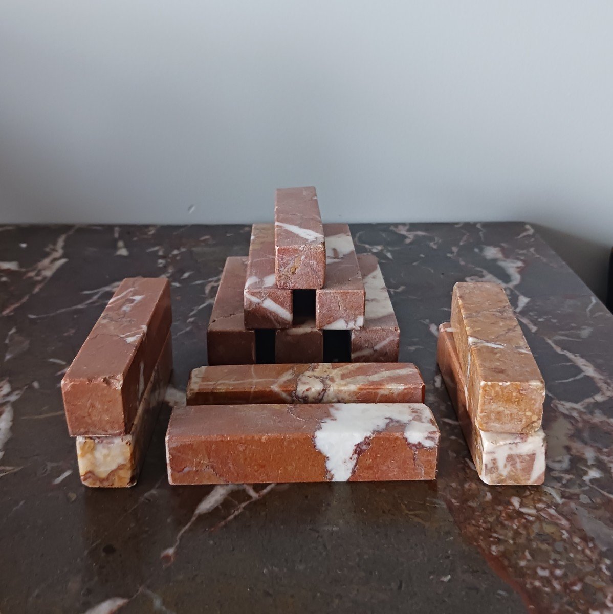 Suite Of 12 Knife-holders In Red Marble With White Veining - Modern Workmanship-photo-2