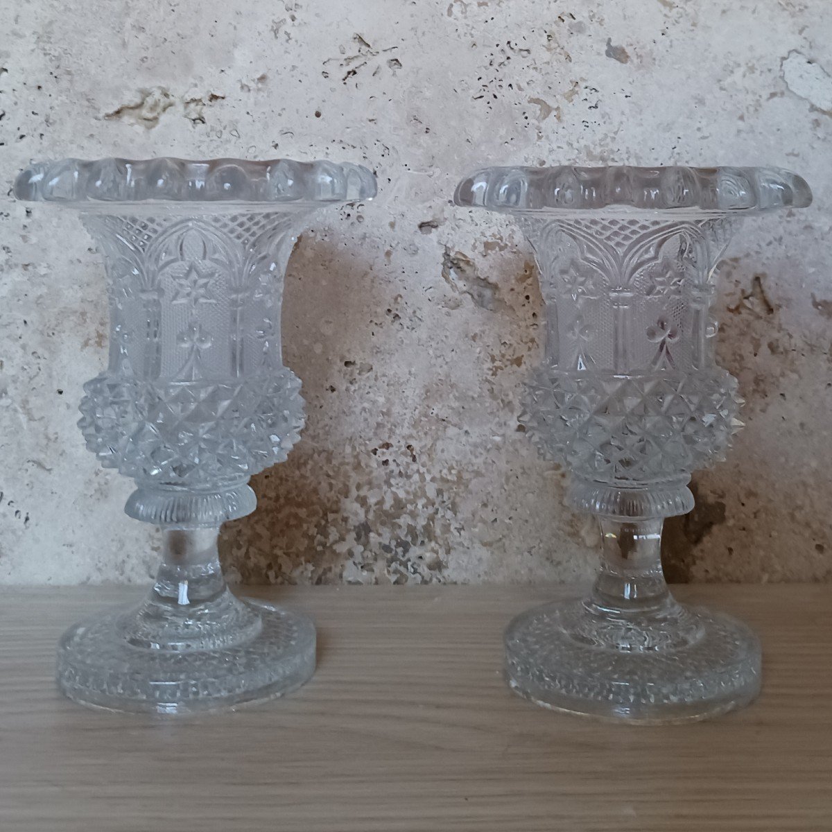 Manufacture Du Creusot Or Baccarat - Rare Pair Of Crystal Medicis Vases With Violets - Restoration Period, Louis Philippe - Troubadour, Neo-gothic Style-photo-3