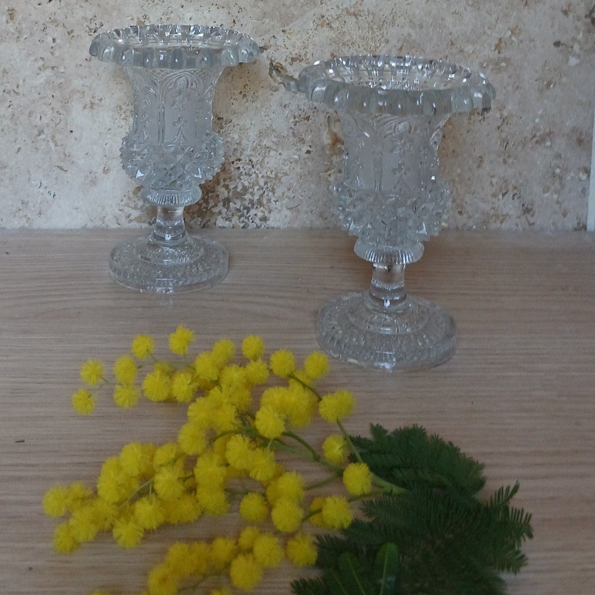 Manufacture du Creusot ou Baccarat - rare paire de vases Médicis à violettes - cristal d'époque Restauration, Louis Philippe - style Troubadour, néogothique-photo-1