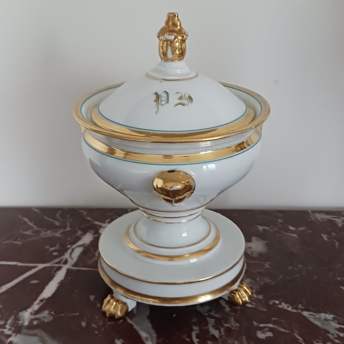 Paris, époque Restauration, Louis Philippe - confiturier tripode en porcelaine dorée, et peinte - monogrammé-photo-3