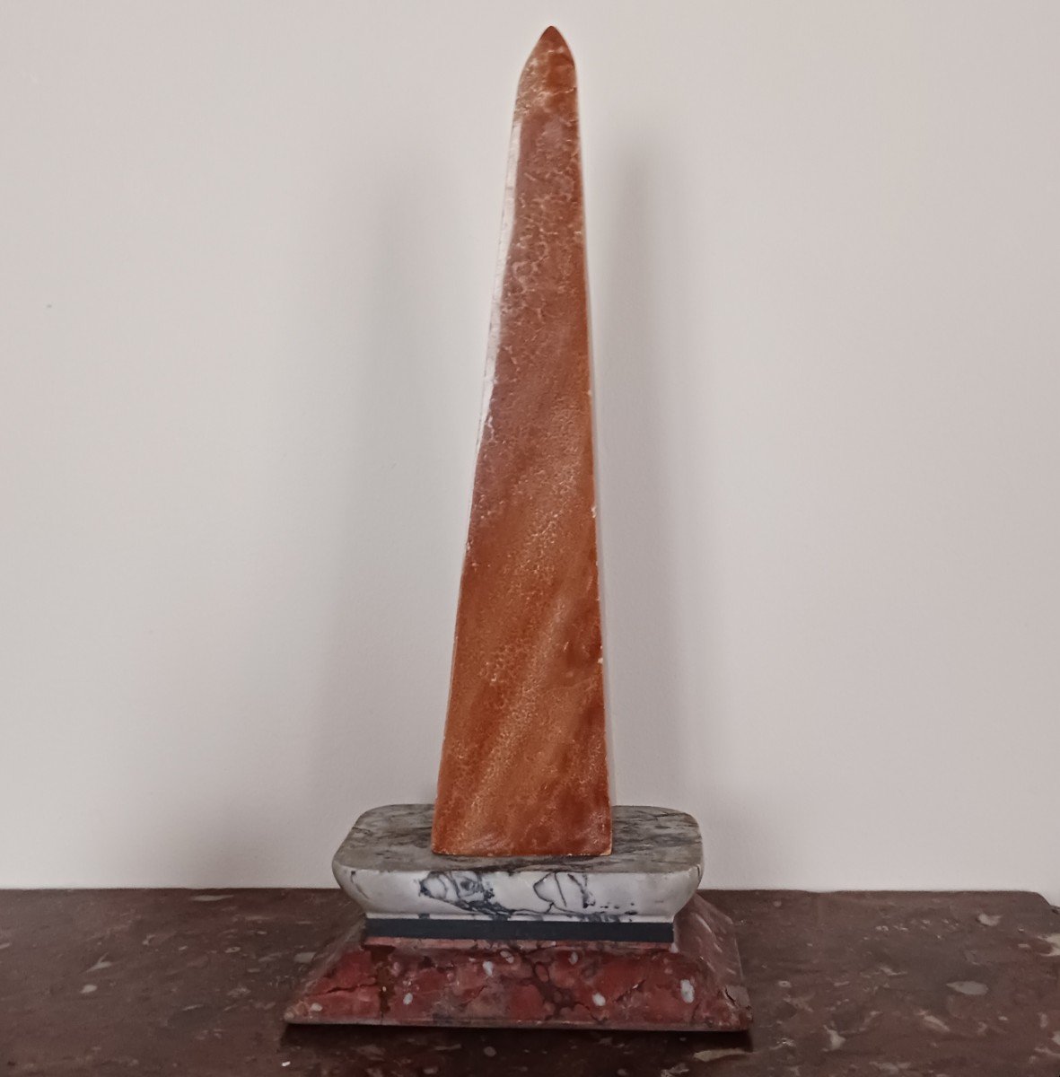 Modern Italian Work - Large Neoclassical Obelisk - Orange-brown Onyx And Two-tone Marble Base-photo-3