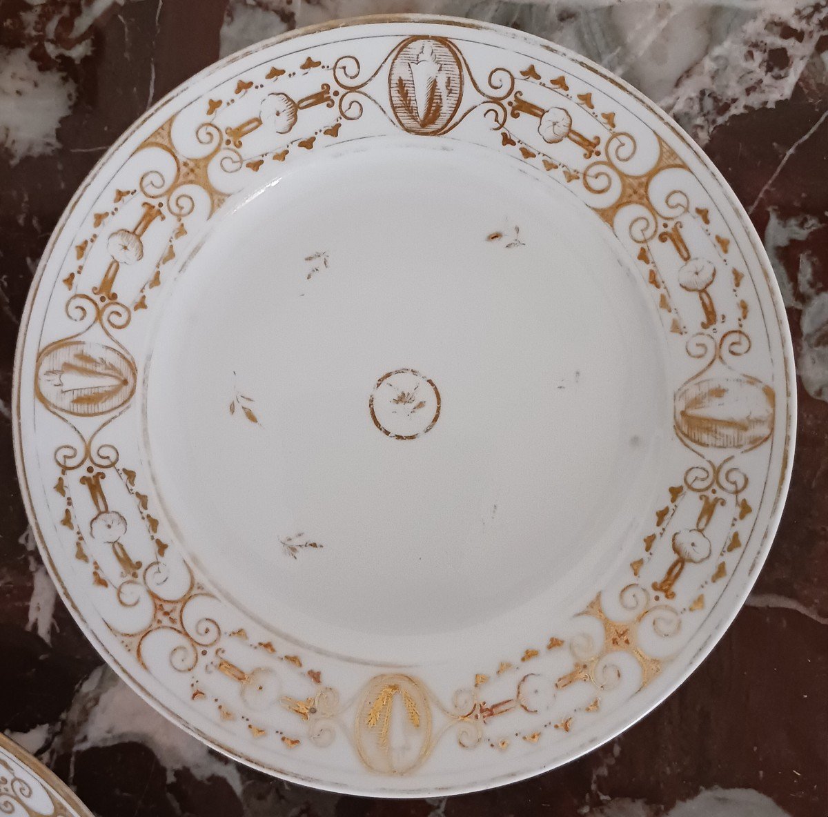 Paris, vers 1800 - paire d'assiettes à dessert en porcelaine dorée - Révolution, Empire-photo-3