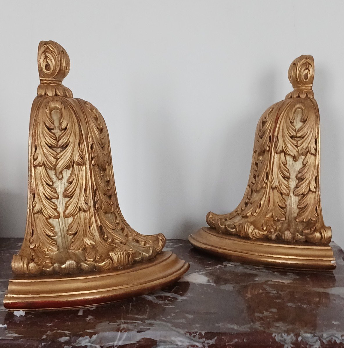 Paire de consoles d'applique à suspendre - bois doré - style Louis XVI