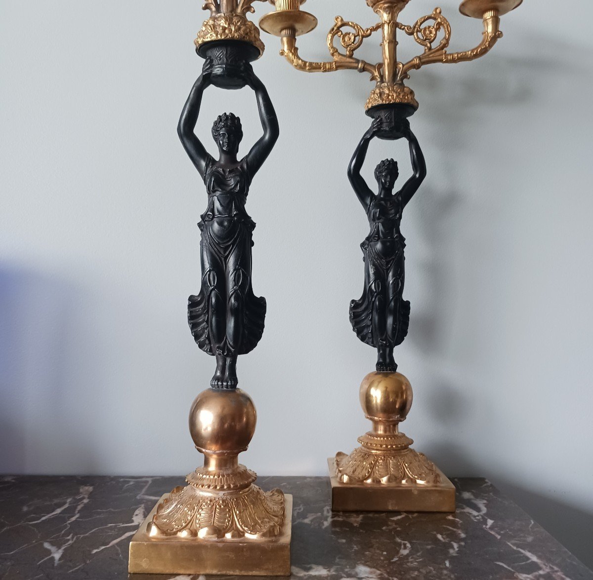 France, fin du XIXe siècle - grande paire de candélabres Empire - vestales -photo-2
