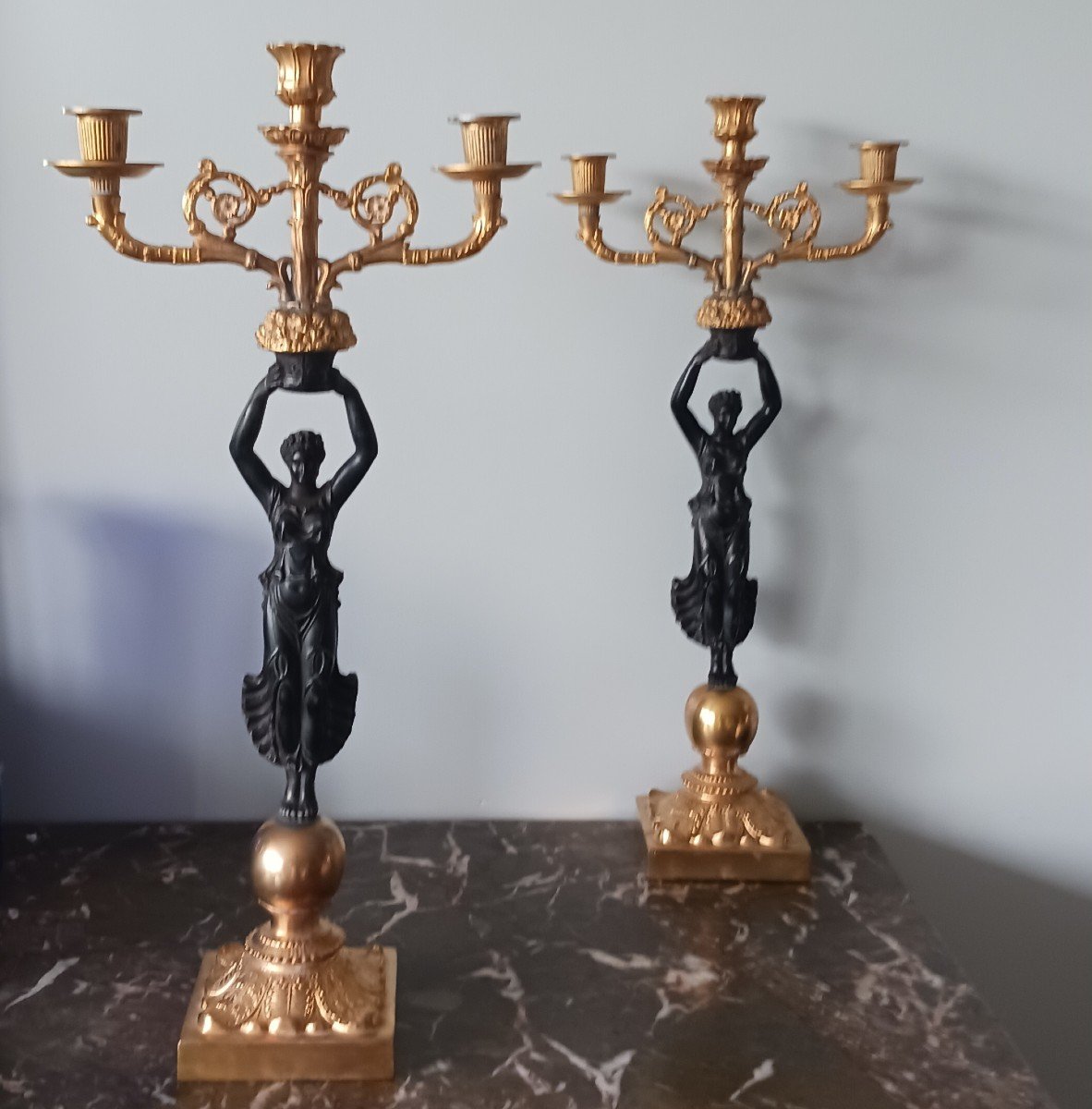 France, fin du XIXe siècle - grande paire de candélabres Empire - vestales -photo-3