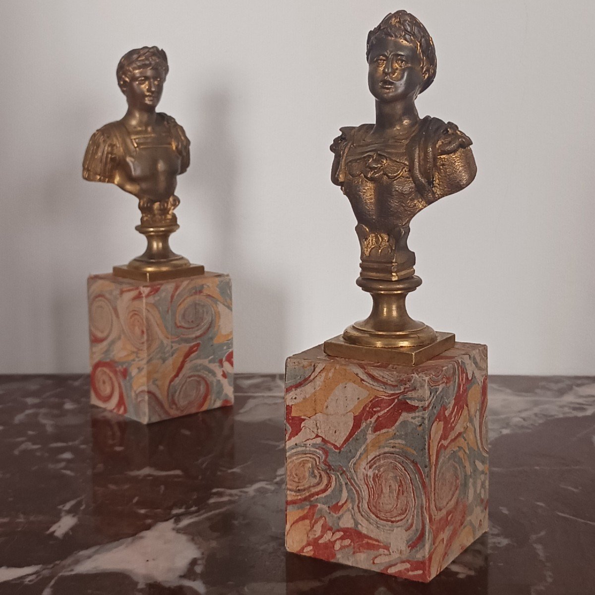 Souvenir du Grand Tour - paire de bustes d'Empereur - bronze doré - provenance princière
