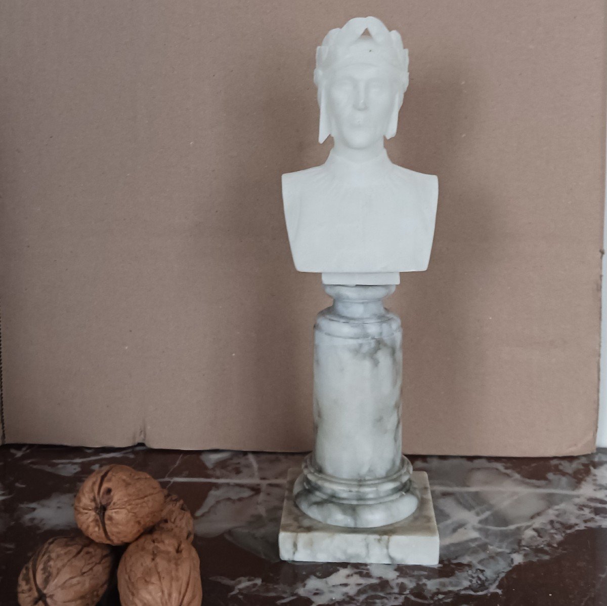 Souvenir de Grand Tour - buste de Dante en albâtre sur socle de marbre-photo-4