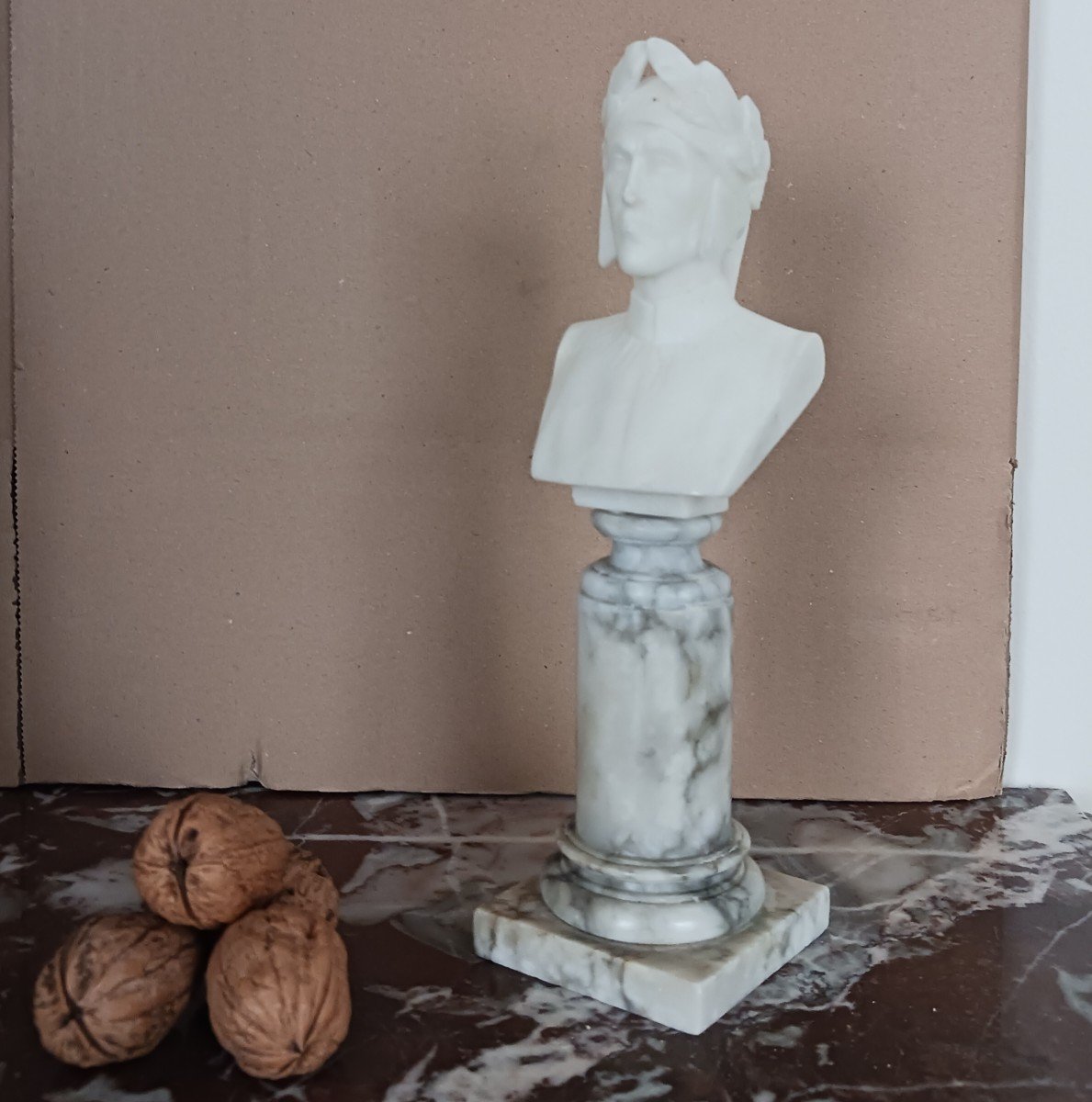 Souvenir de Grand Tour - buste de Dante en albâtre sur socle de marbre-photo-1