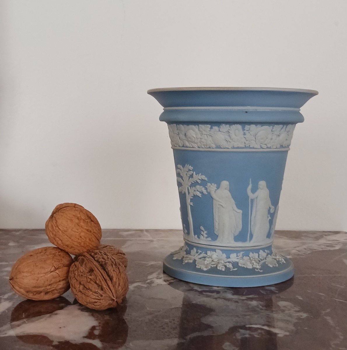 Manufacture Wedgewood - vase cornet ou jasmin - biscuit jasperware néoclassique signé-photo-2