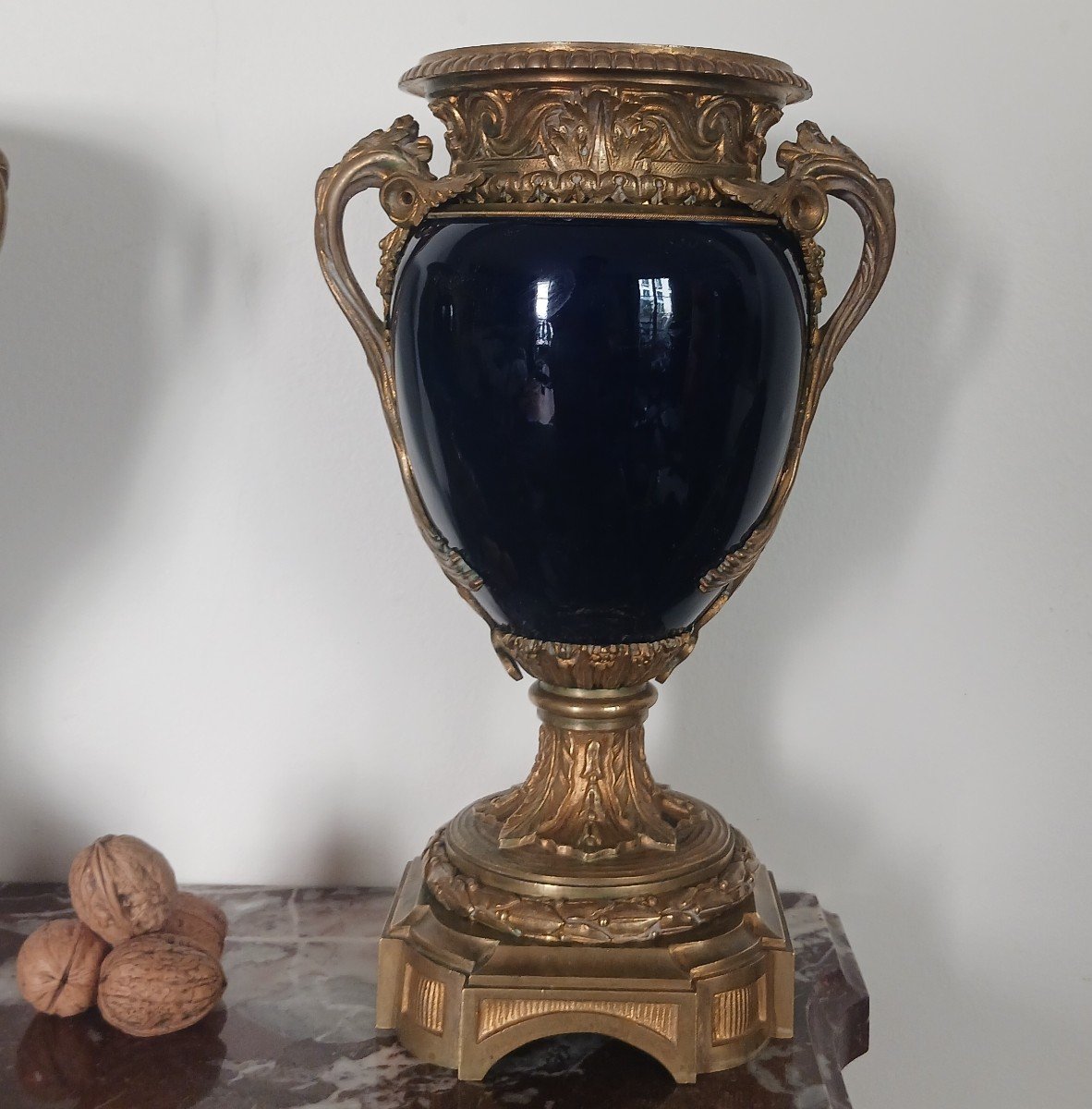 France, époque Napoléon III - paire de grands vases montés - bronze doré et porcelaine -photo-2