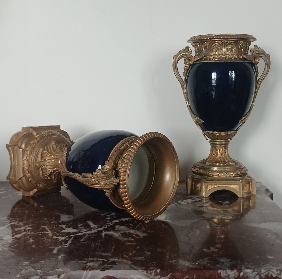 France, époque Napoléon III - paire de grands vases montés - bronze doré et porcelaine -photo-5