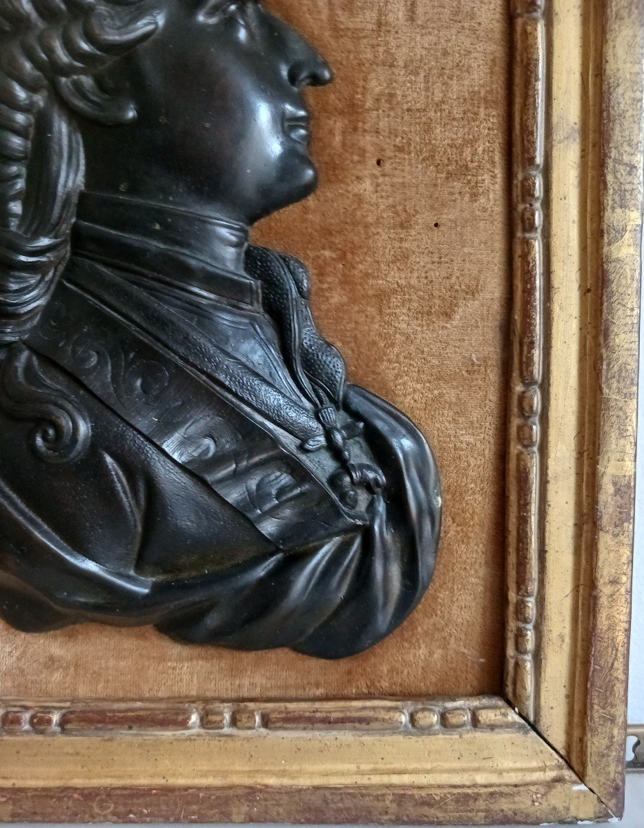 Duvivier, In The Style - Large Bronze Profile Of A Young Louis XVI - Gilded Wooden Frame-photo-3